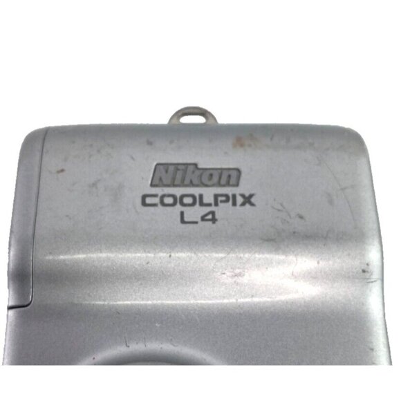 Nikon Coolpix L4 Compact Digital Camera 4.0MP Silver 3x Zoom Parts or Repair - Picture 2 of 6